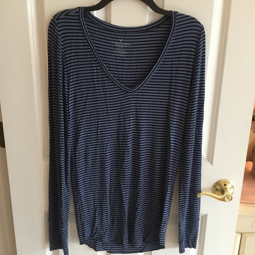 NWOT. American Eagle Women’s XL L/S Blue Striped Top